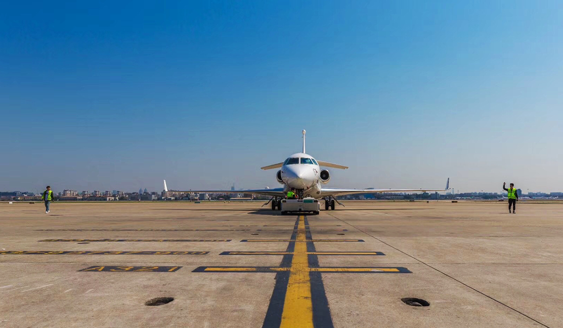 jet-airport-staff
